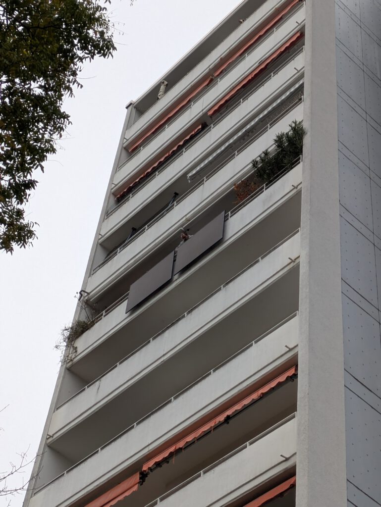 Erstes Balkonkraftwerk am Hochhaus Handschuhsheim